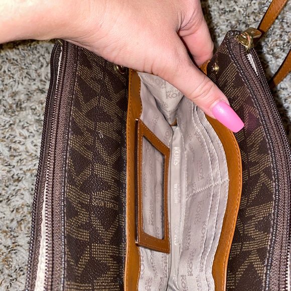 Michael Kors Crossbody - Picture 3 of 3